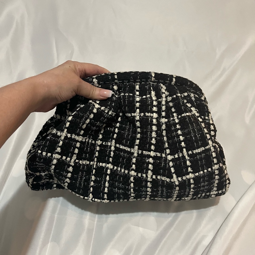 NIB Urban Rivivo/ Expressions Black and White Tweed Clutch